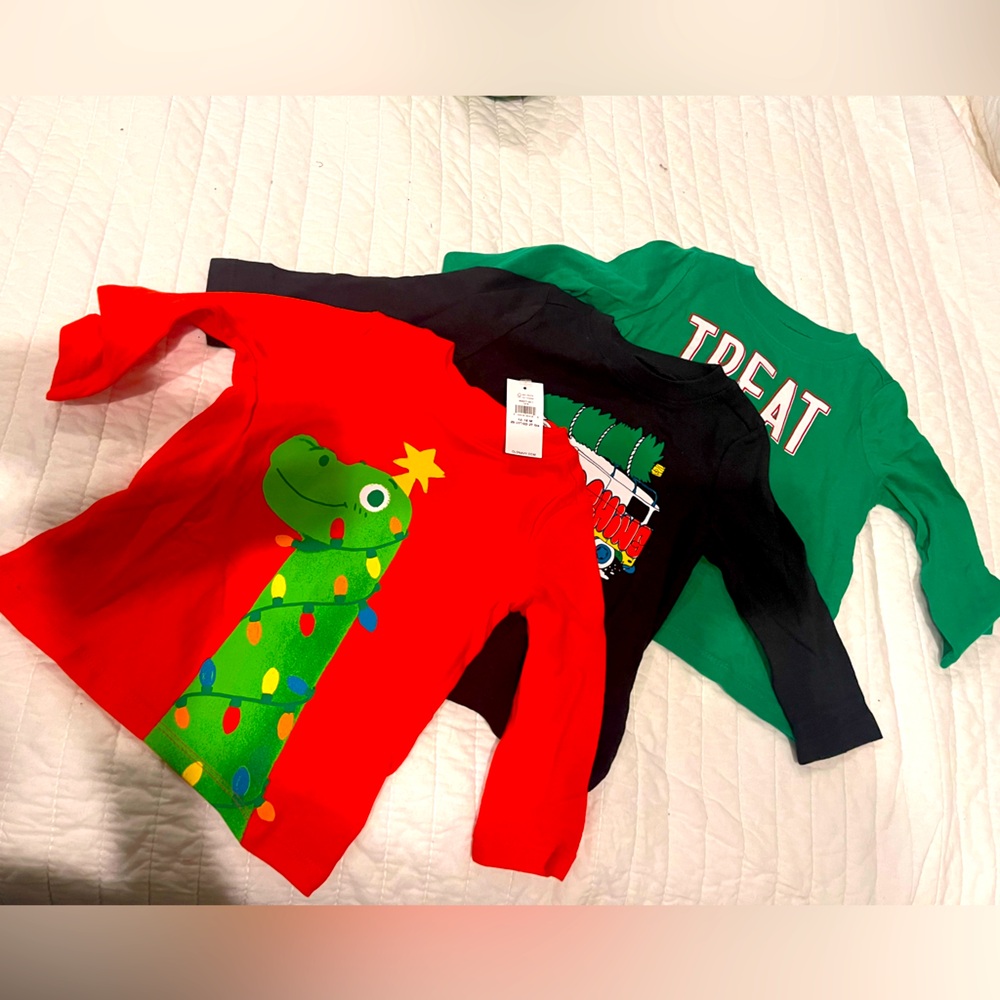 Old Navy Christmas tee set new 12/18 months